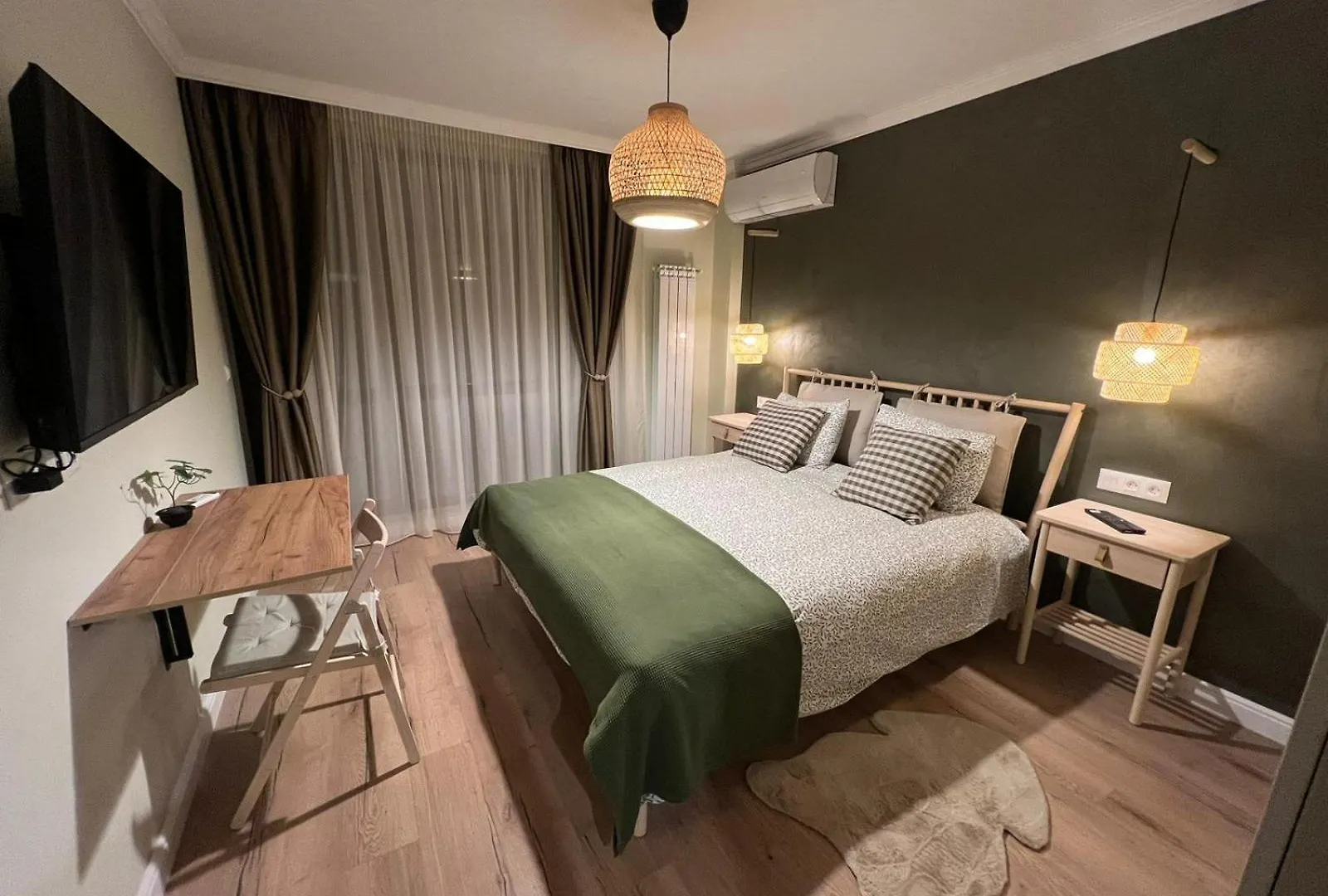 Elements Stylish Central 1Bdr W High Speed Wifi And Work Space Sofia Apartment